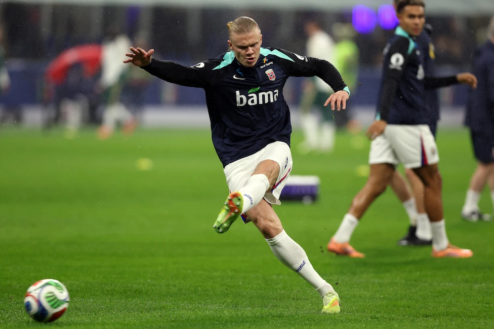 Erling Haaland warming up before a match with Norway