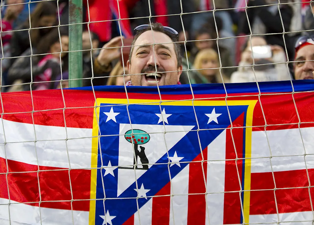 Atlético Madrid supporter with a flag