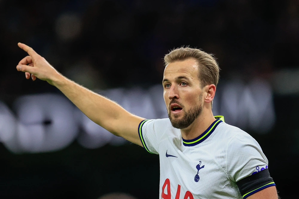 Harry Kane - pointing out where his mother is sitting